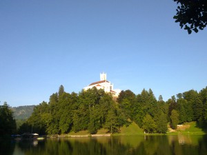 Jezero ob gradu