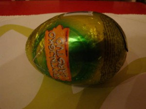 Quick and first unwrapping of an egg