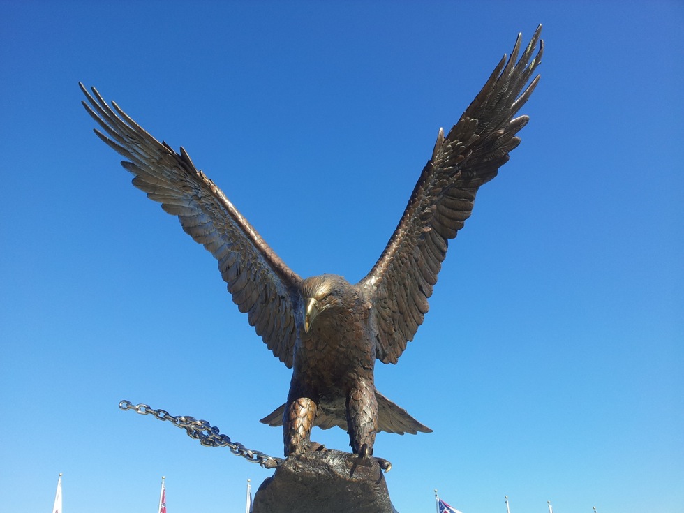 Museum of Aviation - letalo, letalce na na steni...